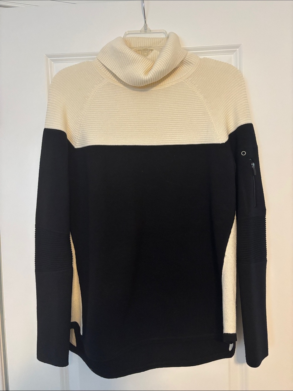 Talbots Small Cream and Black Colorblock Turtleneck Sweater